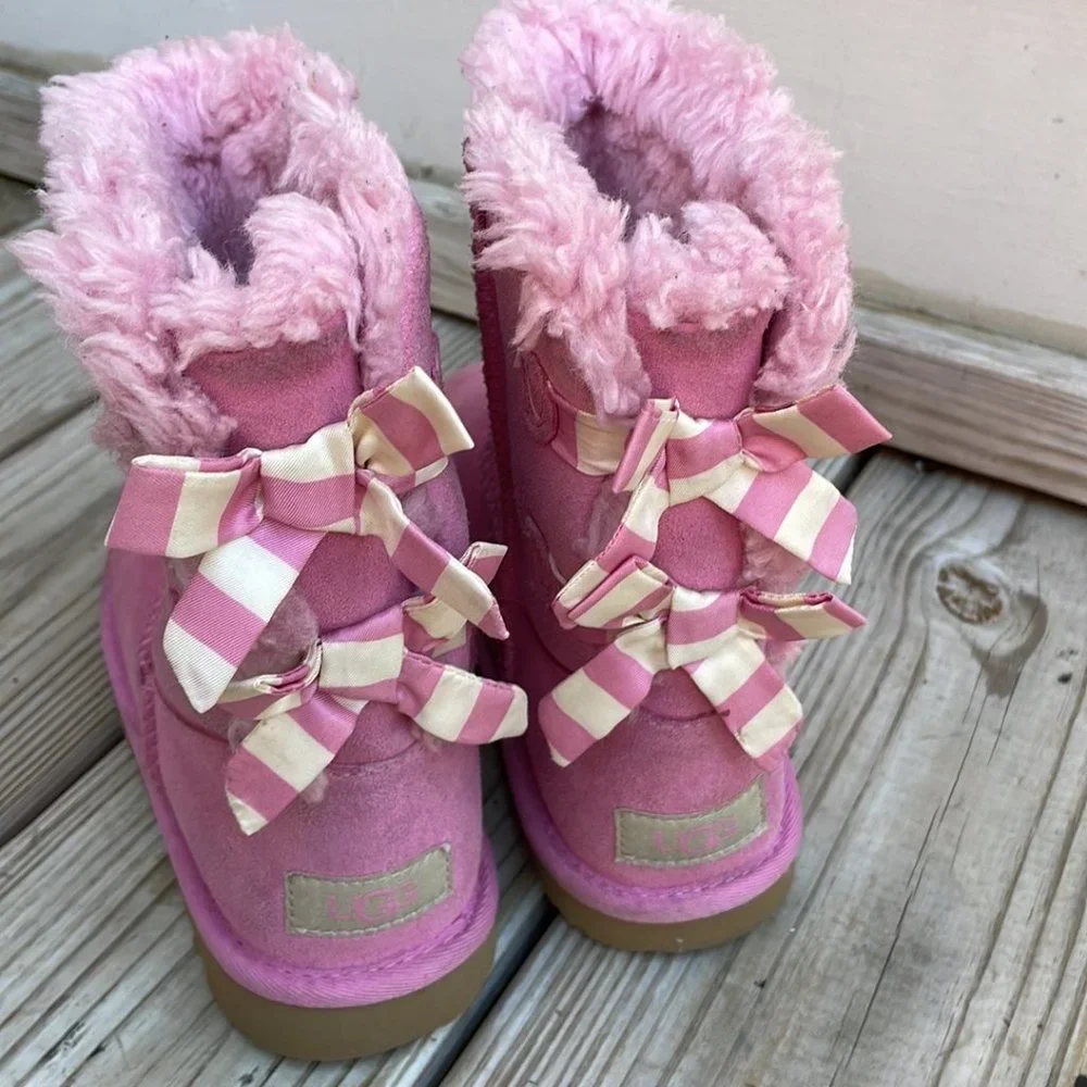 UGG Girls Bailey Bow II PInk Suede Sheepskin Boots Size 3